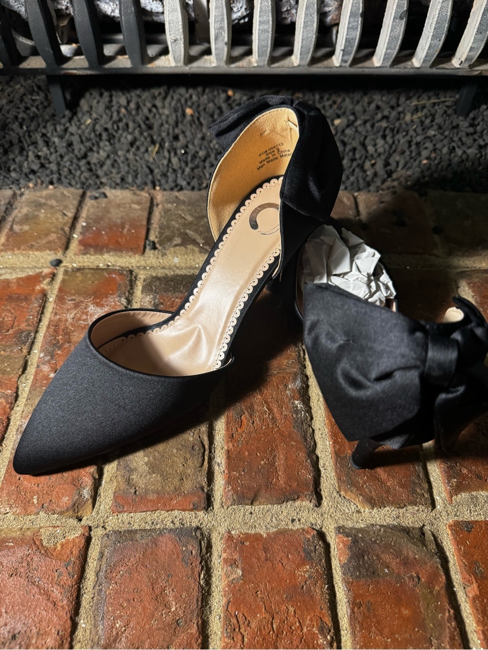 Elegant Black Pointed Toe Tanzi Pump with Bow Accent